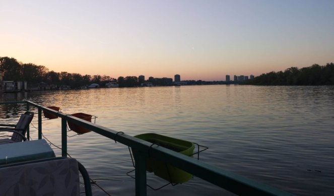 Tone poznati splav na Dunavu u Beogradu! Voda prodire svuda!