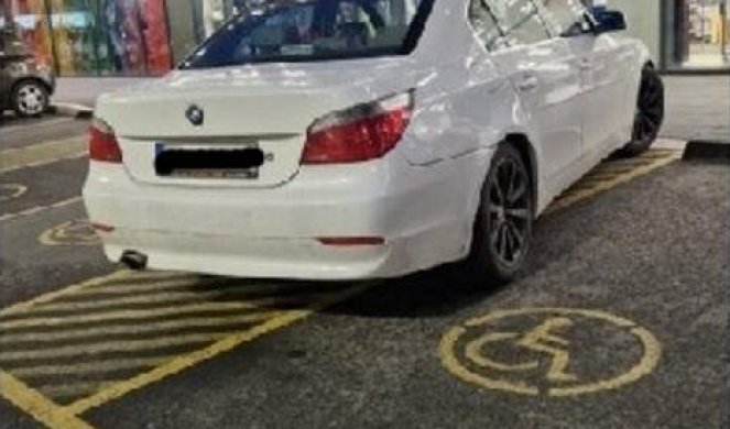 BAHATI VOZAČI KORISTE PARKING ZA INVALIDE! Mnogi kažu kako ovo prerasta u "trend" - tako im je prodavnica bliže (FOTO)