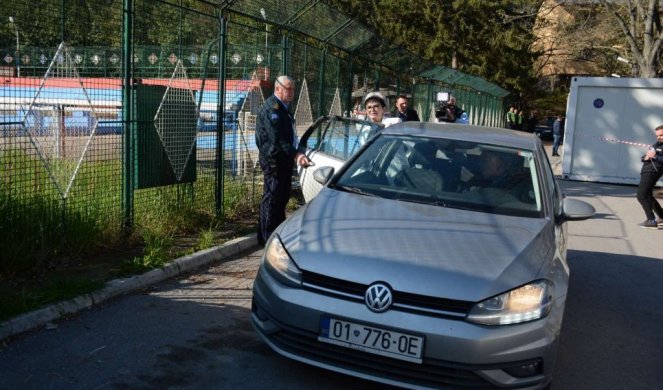 BRUKA I SRAMOTA! Došla da glasa sama za sebe - Kurtijeva policija je dovozi na glasanje!