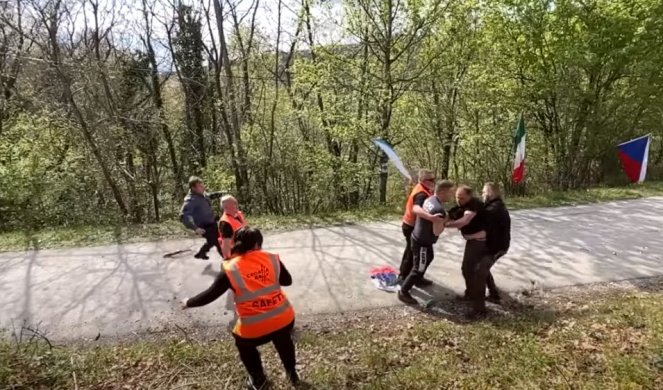 HOROR SCENE NA RELIJU U HRVATSKOJ! Potukli se nasred staze, automobil ih umalo pregazio! (VIDEO)