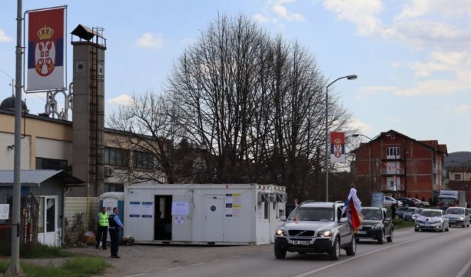 SRBI NE HAJU ZA KURTIJEVE IZBORE! U Leposaviću danas svadba - SRPSKA TROBOJKA NA ČELU KOLONE! (FOTO)