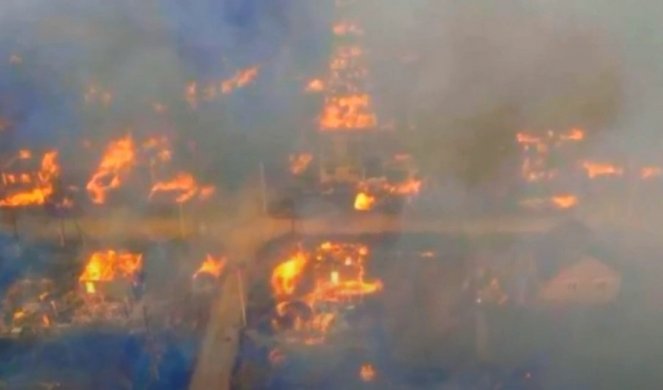 (VIDEO) HOROR U RUSIJI! POŽAR PROGUTAO CELO NASELJE! Uništeno stotine objekata, vatra zahvatila OGROMNO područje, širi se velikom brzinom!