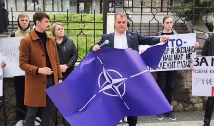 POCEPANA NATO ZASTAVA U MOLDAVIJI! Na njoj je krv nedužne dece iz Srbije, borićemo se da ode na smetlište istorije (VIDEO)
