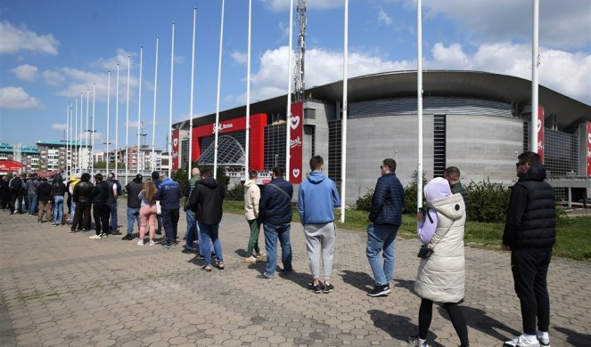 REAL ČEKA PAKAO U BEOGRADU! "Grobari" satima čekaju za karte! "Arena" će biti mala! (FOTO)