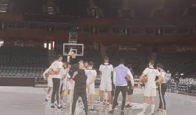 Košarkaši Reala odali počast žrtvama masakra u Beogradu! (VIDEO)