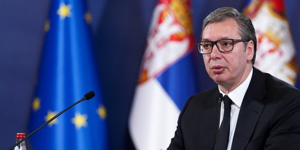 "IMA JEDNA PRIČA O ORLU I VRANAMA"! Predsednik Vučić: Ovo sam dobio od jednog Krajišnika i dopalo mi se, možda se i vama svidi (VIDEO)