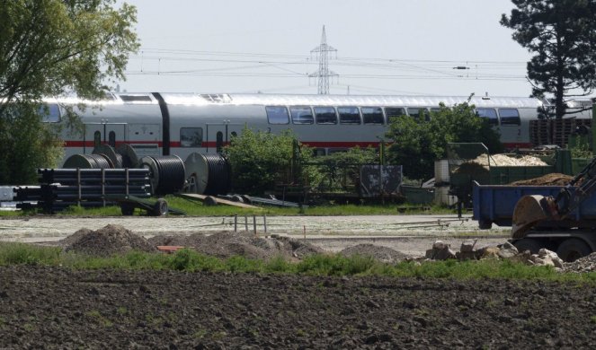 Smrt na radnom mestu: Priklješten dok je prespajao vagone!