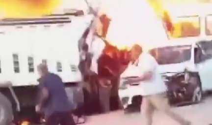 (VIDEO) STRAVIČNE SCENE U TURSKOJ, 12 LJUDI POGINULO! Jeziva nesreća u Hataju, poslata 22 vozila hitne pomoći, ogroman broj povređenih!