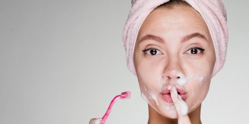 Sve više žena brije lice, ali da li je to preporučljivo? Ukoliko imate ove dijagnoze, nikako ne radite to