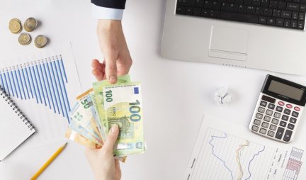 Srbi najviše uzimaju keš kredite: Svaki građanin bankama duguje po 1.800 evra