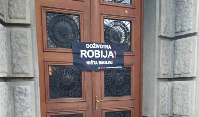 TAJKUNSKI OLOŠ BI DA ŠALJE NA DOŽIVOTNU ROBIJU! Porasli apetiti lešinara sa protesta, više neće smene nego da zatvaraju! (FOTO)