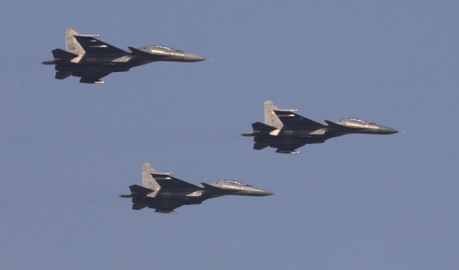 DRAMA! TUPOLJEVI I SUHOJI BLIZU AMERIKE! NORAD lovcima F-16 i F-22 presreo ruske avione usred velike vojne vežbe!