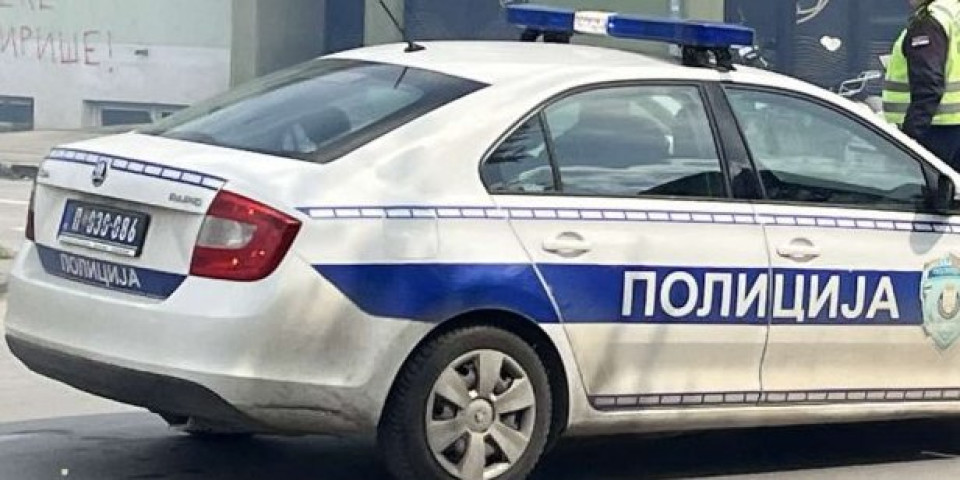 Napad na taksistu u Kragujevcu! Prolaznici zaustavili pomahnitalog mladića koji ga tukao