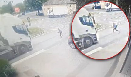 UZNEMIRUJUĆI SNIMAK! Kamion udario dečaka dok je pretrčavao ulicu u Petrovaradinu OGLASILA SE MAJKA DETETA: SREĆOM, MOJ SIN JE DOBRO!
