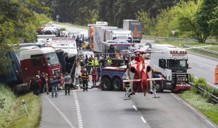 STRAVIČAN UDES U SLOVAČKOJ, 57 POVREĐENIH! Sudarili se autobus i kamion, jedan putnik poginuo!