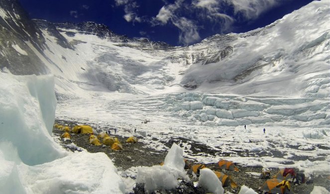 KAKAV CAR! Nepalski šerpas se 26. put popeo na Mont Everest i izjednačio rekord