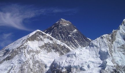Drama na Mont Everestu! Srušio se helikopter sa turistima, šestoro poginulih!