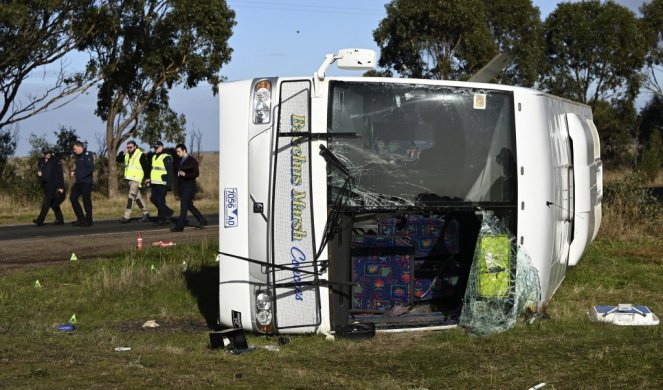 UŽAS! KAMION UDARIO ŠKOLSKI AUTOBUS! Povređeno 45 učenika, njih 18 hitno prevezeno u bolnicu!