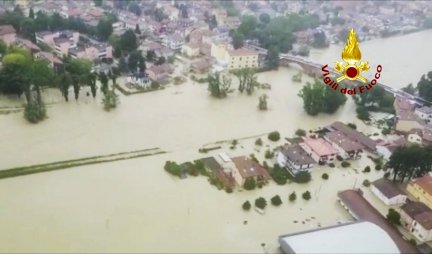 (VIDEO) RAZORNE POPLAVE U ITALIJI! U TOKU VELIKA EVAKUACIJA, BROJ ŽRTAVA PORASTAO NA OSAM! Izlilo se 14 reka u Romanji