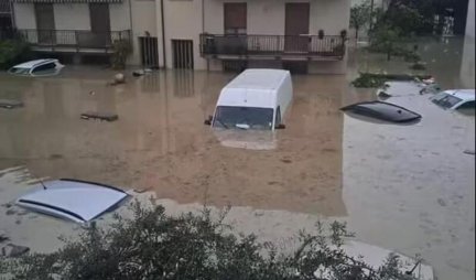 (FOTO, VIDEO) Stravične poplave pogodile Italiju! Automobili poplavljeni, putevi zatvoreni...