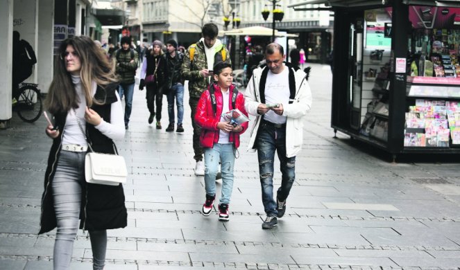 PAPARACO! POBEDNIK "PINKOVIH ZVEZDICA" PROŠETAO KNEZOM! Ljuba dao pare uličnom sviraču