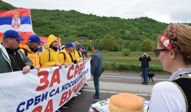 VI STE PRIMER KAKO SE VOLI SRBIJA! Pogača i so za pešake s Кosmeta u Raškoj (FOTO)