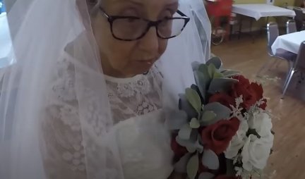 HIT VENČANJE! Baka se UDALA za SEBE - obukla belu venčanicu, veo i ponela buket CVEĆA (VIDEO)