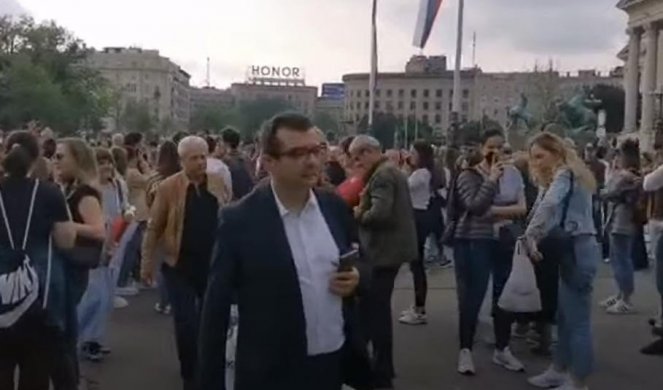 NE ŽALE PARE Evo kako promovišu i plaćaju kampanju protiv Vučića
