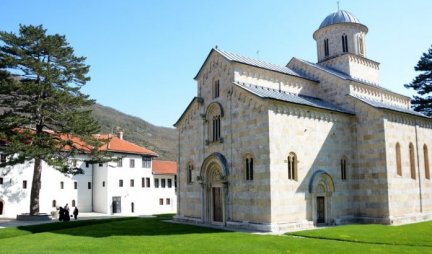 Uvek uz svoj narod: Zvezda uručila donacije manastirima na Kosovu i Metohiji