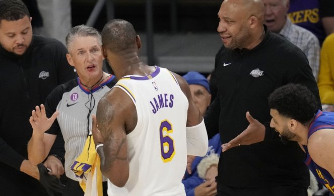 LEBRON UDARIO I RASKRVARIO SUDIJU! Arbitar mu poručio: ČEKAO SI NA OVO 25 GODINA! (VIDEO)