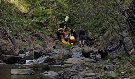 SPASIOCI UČINILI NEMOGUĆE! Evo kako su povređenu ženu izvukli iz kanjona Crne reke - 12 SATI trajala akcija! (FOTO)