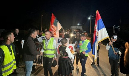 Jedan od najtežih dana, ali nema predaje: Posle 12 sati pešačenja, Srbi iz Kosovakog Pomoravlja sinoć stigli u Markovac