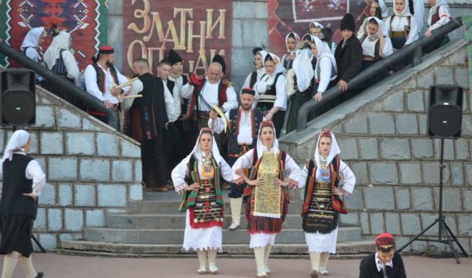 KRAJIŠNICI VILI KOLO USRED VALJEVA! Istinski čuvari tradicije nagrađeni laskavim priznanjem! (FOTO)