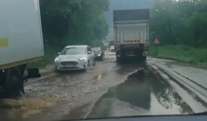 HAOS! JAKO NEVREME ZAHVATILO DEO SRBIJE Saobraćaj u zastoju (VIDEO)