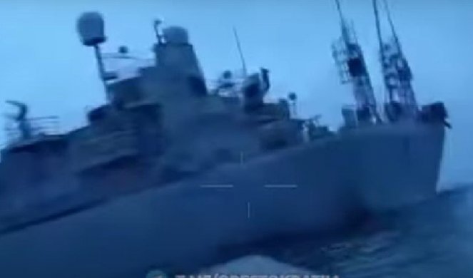 (VIDEO) NAJMODERNIJI RUSKI BROD NA UDARU! UKRAJINCI OBJAVILI SNIMAK! Mornarički dronovi krenuli na "Ivana Hursa", Rusi otvorili vatru, a onda...