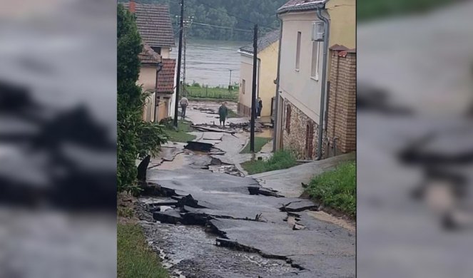 NEVREME POGODILO OKOLINU NOVOG SADA... Bujice teku niz ulice, AUTOMOBILI ZAGLAVLJENI (VIDEO)