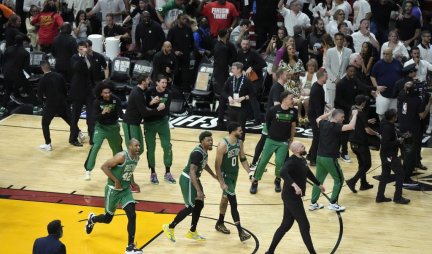 OD OVOGA MOŽE DA SE RIKNE! Boston uz zvuk sirene do 3:3! Seltiksi se vratili posle 0:3 i mogu da ispišu istoriju NBA lige! (VIDEO/FOTO)