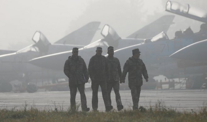 UKRAJINCI ZABEZEKNUTI! RUSKI UDAR U HMELJNICKOM ZBRISAO MOĆNO ORUŽJE?! Komanda sve prinzala, objavljeno i koliko je aviona uništeno!