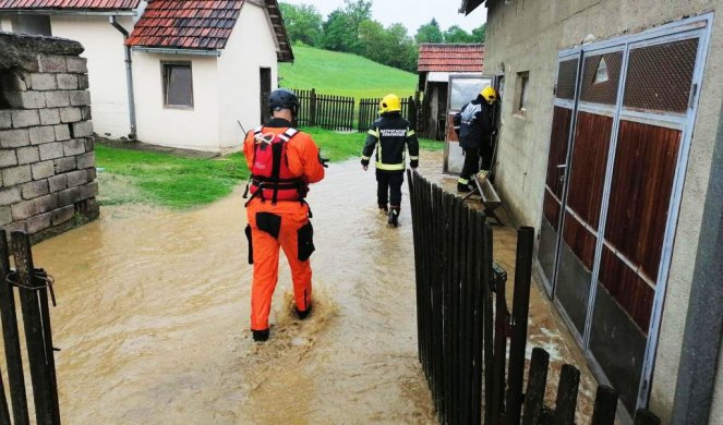 VANREDNA SITUACIJA U POŽEŠKIM SELIMA I DALJE NA SNAZI!  Šteta od nevremena od 5 do 10 miliona dinara