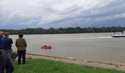 DRUGI DAN POTRAGE ZA NESTALIM DEČACIMA IZ APATINA! Ronioci Žandarmerije, policija i građani pretražuju reku i priobalje Dunava (FOTO)