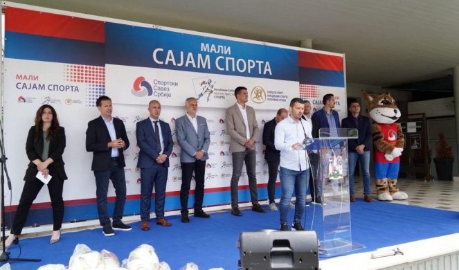 MALI SAJAM SPORTA U PRIJEPOLJU: Gajić, Kešelj i Štefanek podelili deci opremu (FOTO)