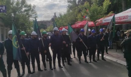 KFOR raspoređen na pet tačaka u Zvečanu - Rakić ističe da Srbi nastavljaju i danas miran protest