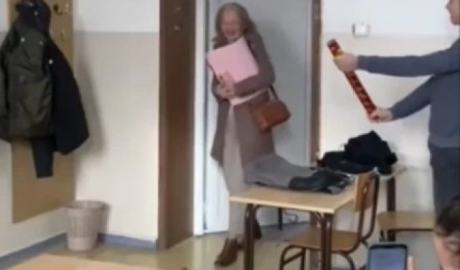 ĐACI JEDNE ŠKOLE IZNENADILI PROFESORKU NA PREDIVAN NAČIN! Kapa dole za njih! A komentari samo pršte - "Ovi su i šmekeri i mangupi" (VIDEO)