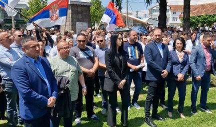 POZIVAMO BOGA I LJUDE U POMOĆ, DA SE NERAZUMNI URAZUME I SMIRE! Održan skup podrške u Gračanici (VIDEO)