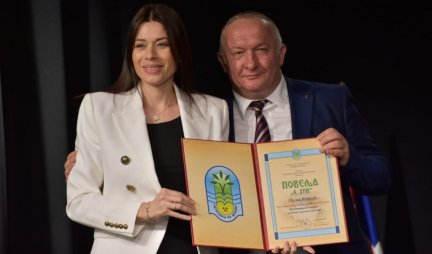 Ministarka Irena Vujović primila Povelju "4. jun" za doprinos u stvaranju čistije i zelenije opštine Petrovac na Mlavi