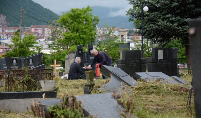 Ovaj oglas za posao na groblju je hit na mrežama: "Traže komunikativnu osobu"