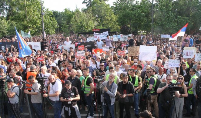 "JE*EM TI MATER AMERIČKU U PI*KU" Desničari na protestu tukli čoveka