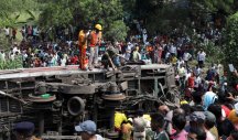 OTKRIVEN UZROK ŽELEZNIČKE KATASTROFE U INDIJI! Najmanje 275 ljudi nastradalo u sudaru vozova (FOTO)