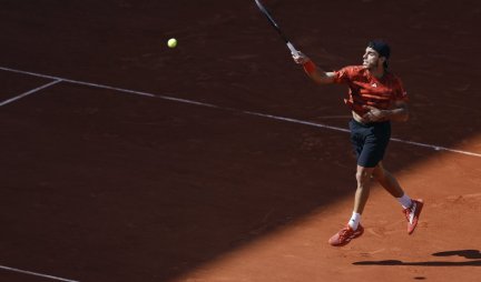 Iznenađenje, nego šta: Novi favorit izbačen sa Rolan Garosa - Ko bi rekao, razbio ga na brzaka!