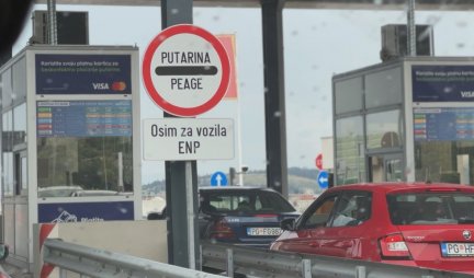 KILOMETARSKE KOLONE, ČEKA SE PO SAT VREMENA Hladan tuš pre ulaska na crnogorski auto-put, zbog radova na Mateševu već se stvaraju velike gužve u saobraćaju (FOTO)